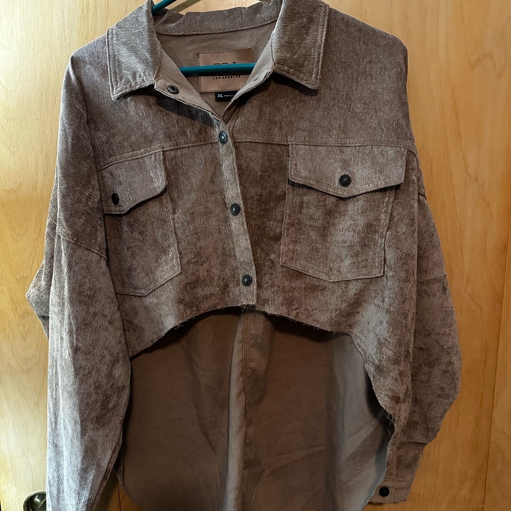 Tan high low cropped shirt jacket (NWOT ) L